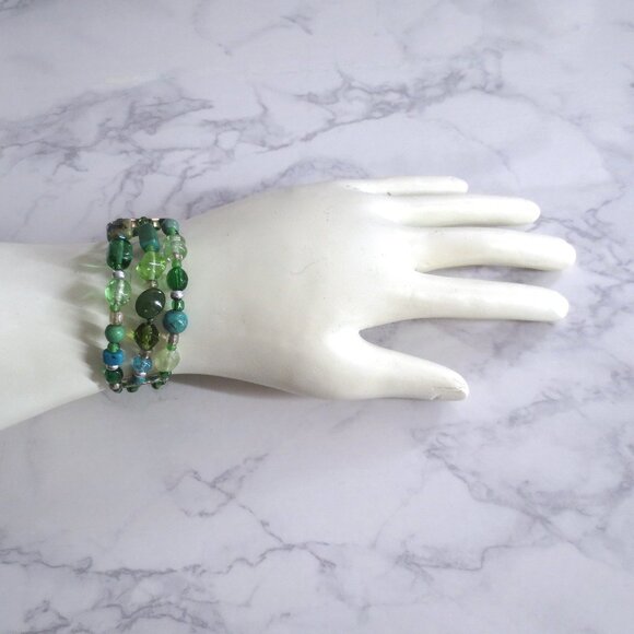 NWOT Artisan Handmade Green & Turquoise Adjustable Comfortable Stretch Bracelet - Picture 2 of 4